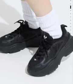 adidas スニーカー　0ZGAIA ブラック　23.5㎝