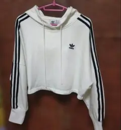 adidas クロップドフーディ ホワイト