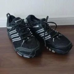 adidas CLIMAPROOF スニーカー