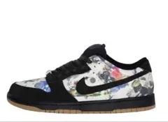 Supreme × Nike SB Dunk Low 
