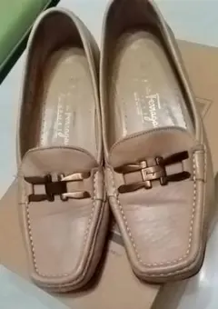 Salvatore Ferragamo ローファー ベージュのサムネイル