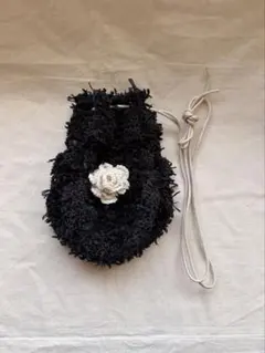 編み物　巾着　薔薇　薔薇モチーフ　ハンドメイド　白　黒　ショルダーバッグ