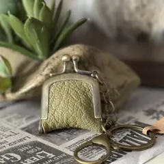 春色オリーブグリーン　本革ミニがま口キーホルダー｜500円玉対応