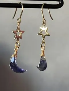 星と月のデザイン ハンドメイドピアス　天然石アイオライト