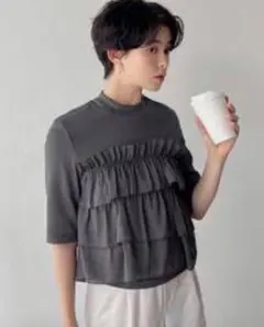 フリル付きてトップス