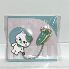 NiziU マユカ　Lucat ピンバッチ（Light it Up）