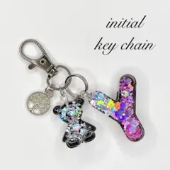 A ミニミニ イニシャルチャーム ブラック＆ラインストーン レジン