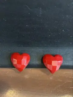 ビンテージ　赤いハート型イヤリング