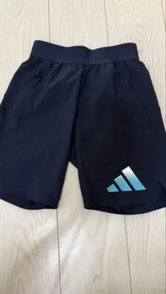 試着、洗濯のみ　adidas 140ハーフパンツ　濃紺