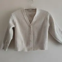 ＵＮＩＱＬＯ　キッズアイボリーニットカーディガン Vネック　110