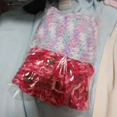 カラフルニットレッグウォーマーと、カラフルマフラー長め