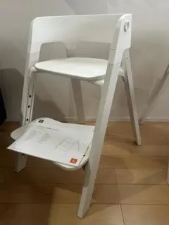 ストッケ　ステップス　ベビーチェア　ホワイト