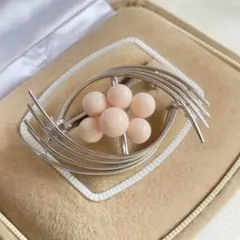 【39】淡いピンク玉のブローチ　珊瑚？　ヴィンテージ　シンプル