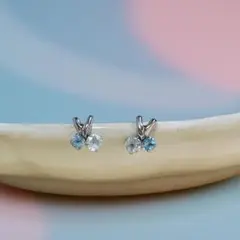 H59美品K10WG 色石 ピアス 総量0.22ｇ ブルー ホワイト 両耳