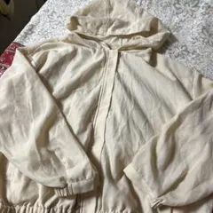 【GU】マウンテンパーカー　ベージュ　週末半額SALE‼️