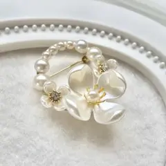 No.1926 ハンドメイド　パールのお花ブローチ