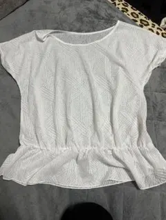 ホワイトペプラムラッシュガード