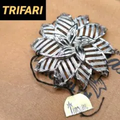 TRIFARI ヴィンテージブローチ／花モチーフ／シルバーカラー／当時のタグ付きのサムネイル