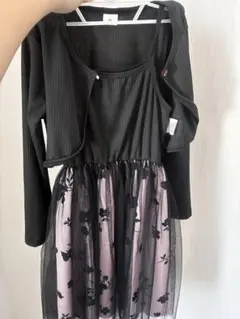 黒とピンクの花柄フォーマルドレス