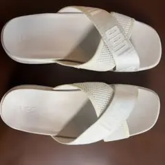 UGG 厚底サンダル ホワイトのサムネイル