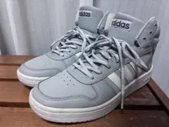 adidas スニーカー グレー