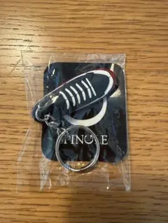 SPINGLE MOVE スニーカー型キーホルダー