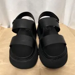 CHARLES & KEITH プラットフォーム サンダル 黒のサムネイル