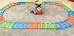 ディズニー ミッキー 電動・足こぎ兼用 2-in-1 機関車 乗用玩具 - メルカリ