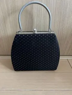 黒いキルティングパーティーバッグ