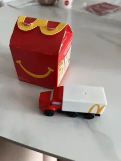 ハッピーセット マクドナルド トラック おもちゃ