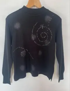 黒い長袖ニット　レディーストップス　ブラック　黒