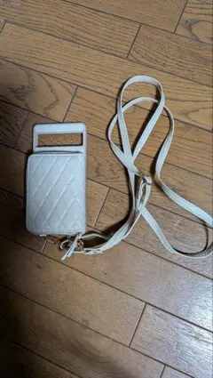 ベージュ　 スマホショルダーケース