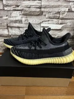 adidas YEEZY BOOST 350 V2 スニーカーのサムネイル