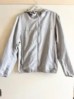 UNIQLOグレー Mサイズ ウィンドブレーカー