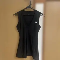Under Armour ブラック タンクトップ Vネックのサムネイル