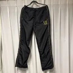 美品　THIRTEENJAPAN ブラックパンツ 刺繍ロゴ「XIII」