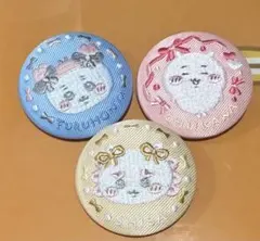 ちいかわ 古本屋 シーザー　刺繍缶バッジ ビスケット2