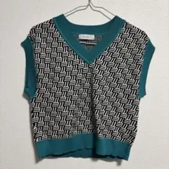 美品 PAGEBOY ニットベスト Vネック 総柄のサムネイル