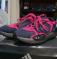 Item thumbnail for item b80535b4-6a5b-4e3d-808e-410bce8e05d7