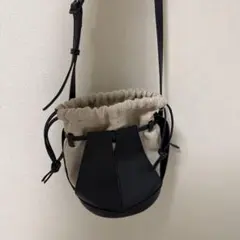 beams 巾着型ショルダーバッグ 黒とベージュ