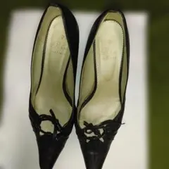 Riz raffineeのブラックレザーリボン付きハイヒールパンプス　23㎝