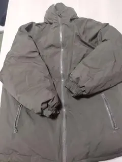 オリーブグリーン フード付きダウンジャケット