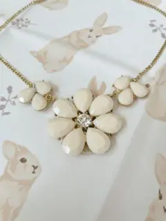 大柄 お花モチーフ ネックレス