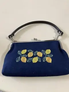 レモン刺繍 ネイビー がま口バッグ