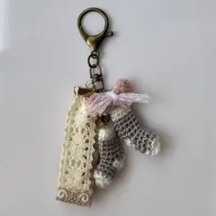 グレーと白の小さな靴下とインド刺繍リボンのチャーム　ハンドメイド