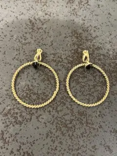 ゴールド ツイストデザイン フープイヤリング