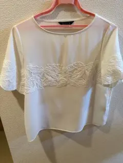 ketty 刺繍入りホワイト半袖トップスのサムネイル