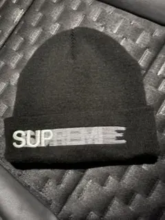 Supreme ブラック ニット帽 World Famous刺繍 - メルカリ