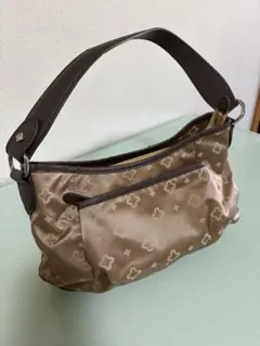 marie claire フラワーパターン ベージュ ナイロンショルダーバッグ