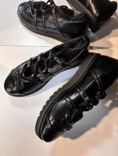 レースアップシューズ